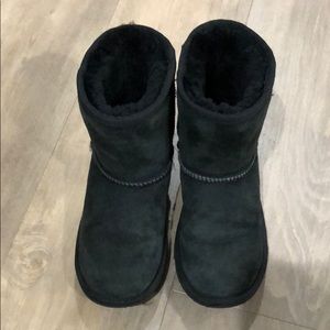 Black mid calf girl Ugg boots  (size 1)